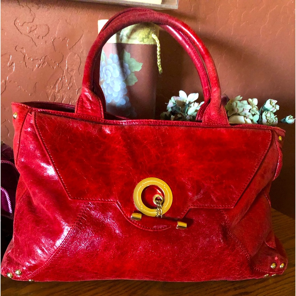 ✨✨PRICE REDUCED✨✨Marciano Stressed Leather Handbag